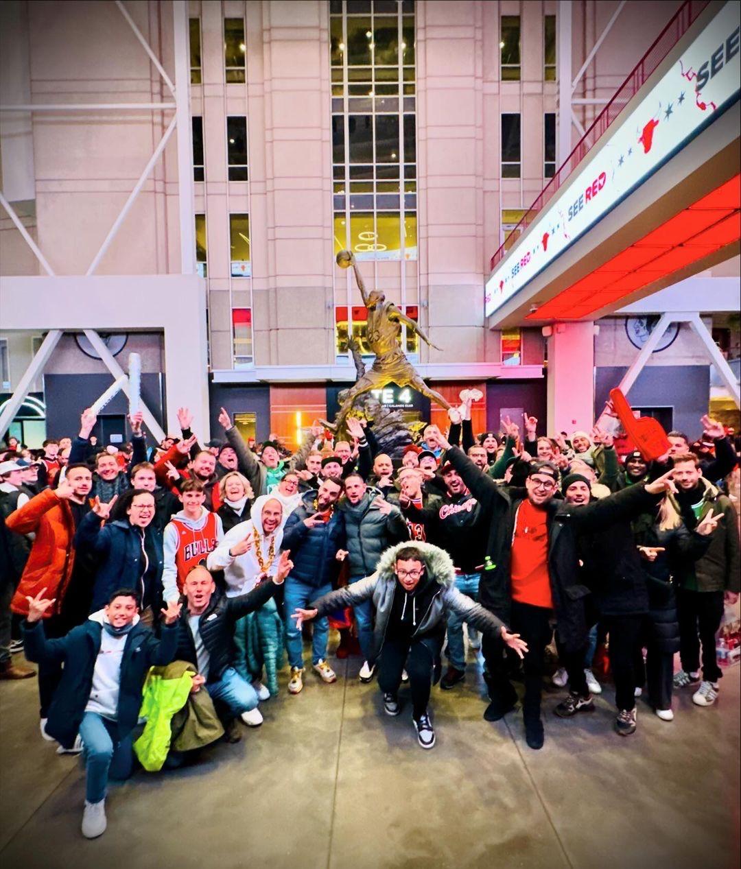 Statue de Michael Jordan devant l’ancienne salle des Bulls