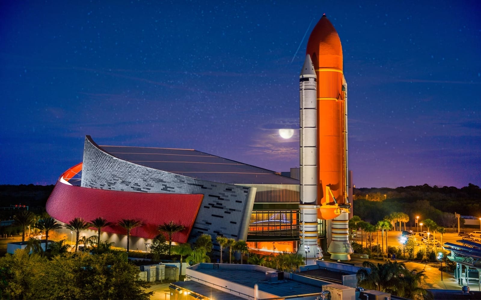 Bâtiment et fusée de la navette au Kennedy Space Center en Floride