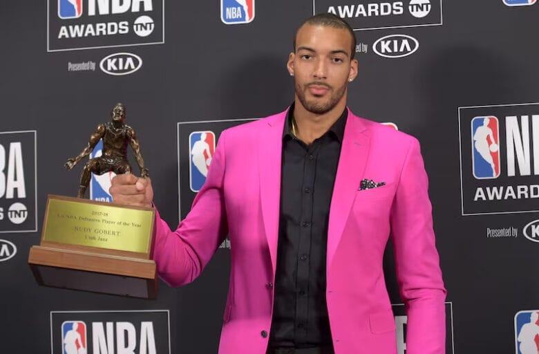 Rudy Gobert célèbre son titre de défenseur de l'année en NBA