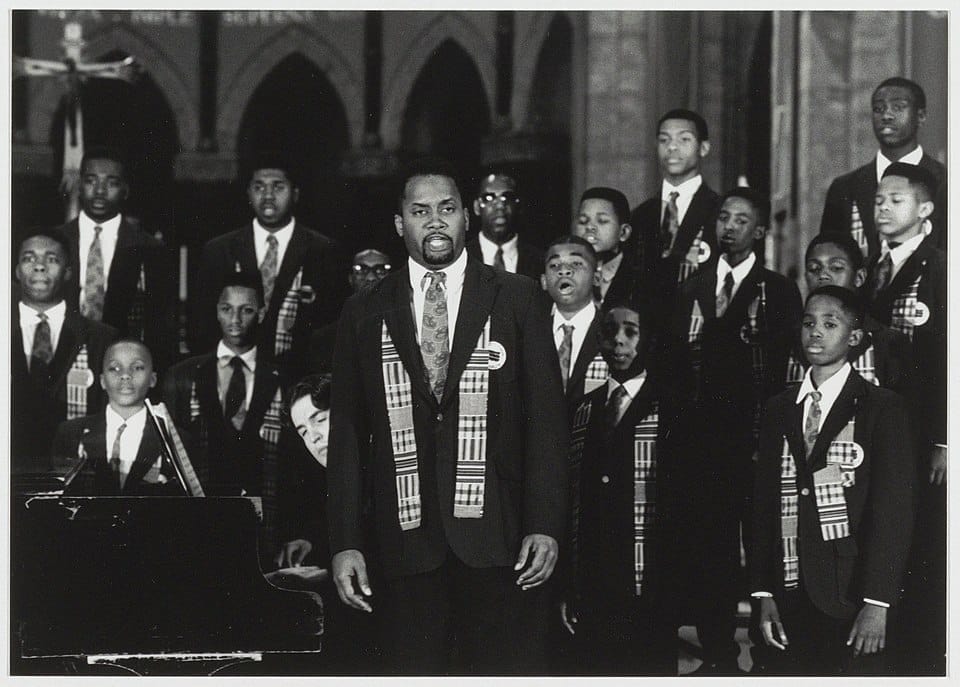 Boys Choir of Harlem cantando bajo la dirección de Walter Turnbull