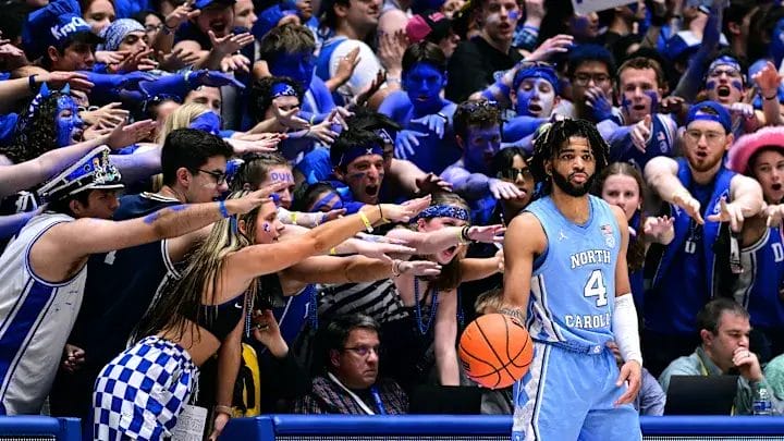 Les Cameron Crazies face à un joueur UNC