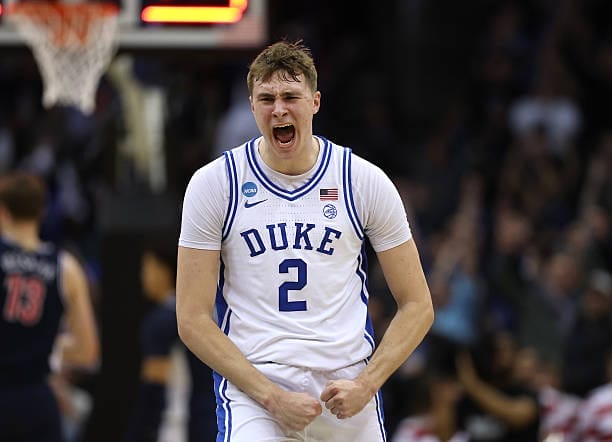 Cooper Flagg lors d’un match NCAA avec Duke, favori de la Draft NBA 2025