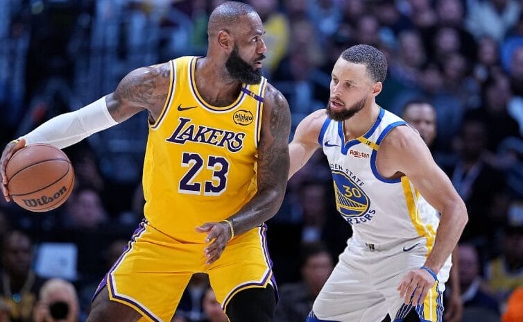LeBron James et Stephen Curry s’affrontent lors d’un match Lakers vs Warriors