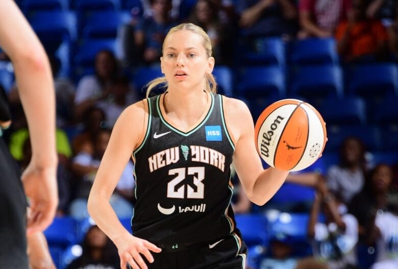 Marine Johannès en action avec le Liberty de New York en WNBA
