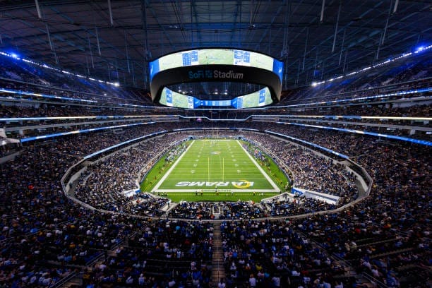 Vue d'ensemble du SoFi Stadium pendant un match NFL à Los Angeles