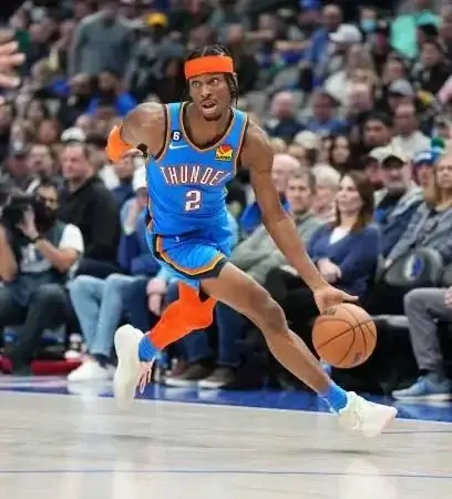 Shai Gilgeous-Alexander accélère vers le cercle lors d’un match du Thunder à l’extérieur, saison 2024.