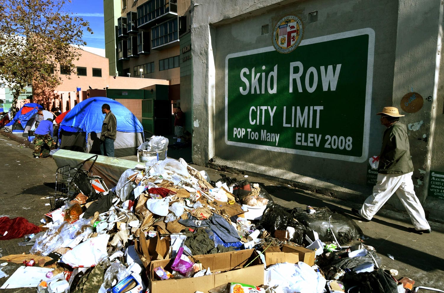 Tentes de sans-abri à Skid Row, quartier précaire de Los Angeles