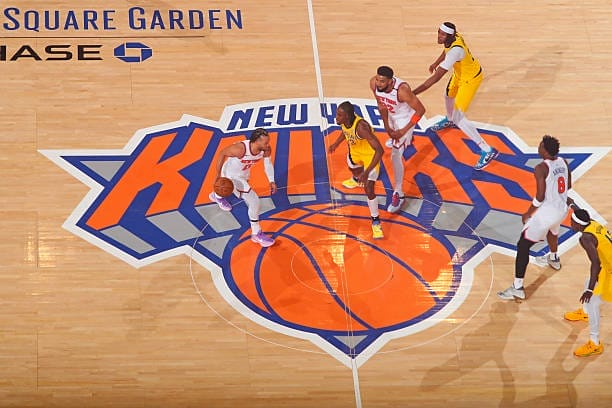 Vista general de una cancha NBA durante un partido de temporada regular