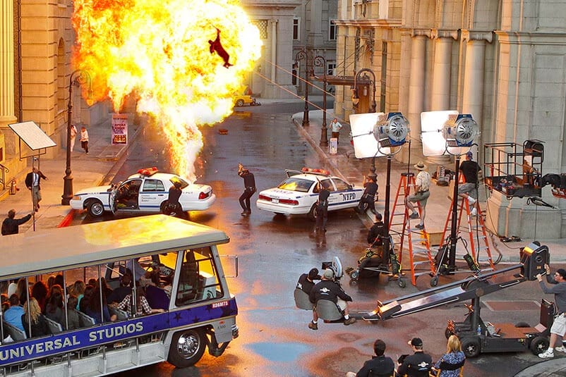 Studio Tour à Universal Studios : tramway passant devant les décors de film