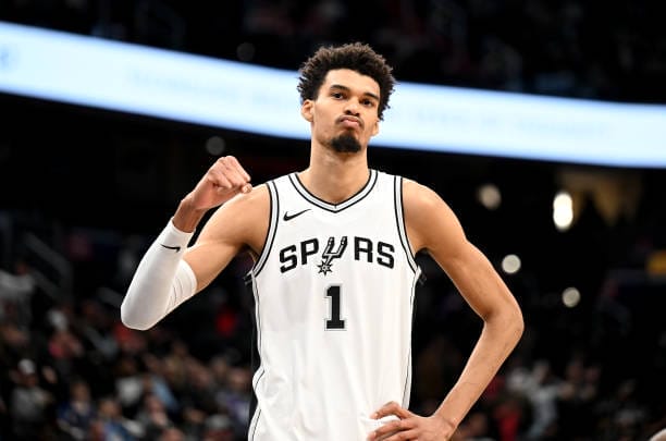 Victor Wembanyama durante un partido de la NBA con los Spurs de San Antonio
