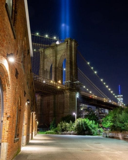 Vue sur le Brooklyn Bridge depuis Dumbo à New York – @bklyn2nyc