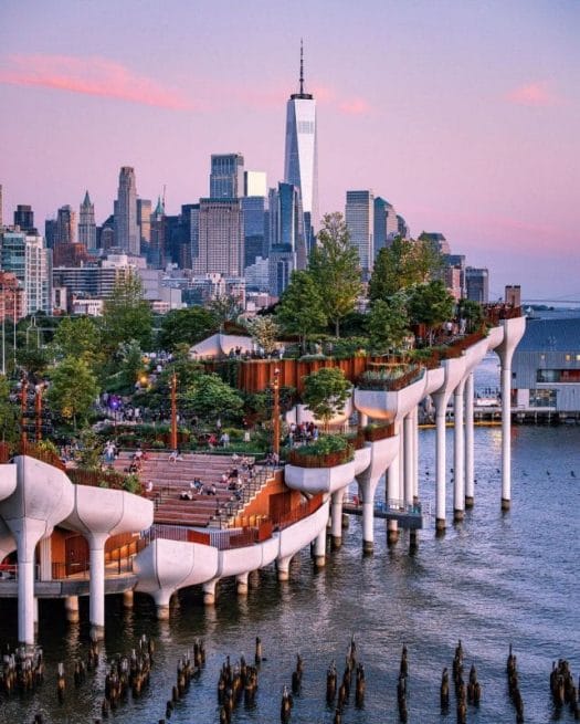 Photo de Little Island à New York, parc suspendu sur l’Hudson – @nickflix_