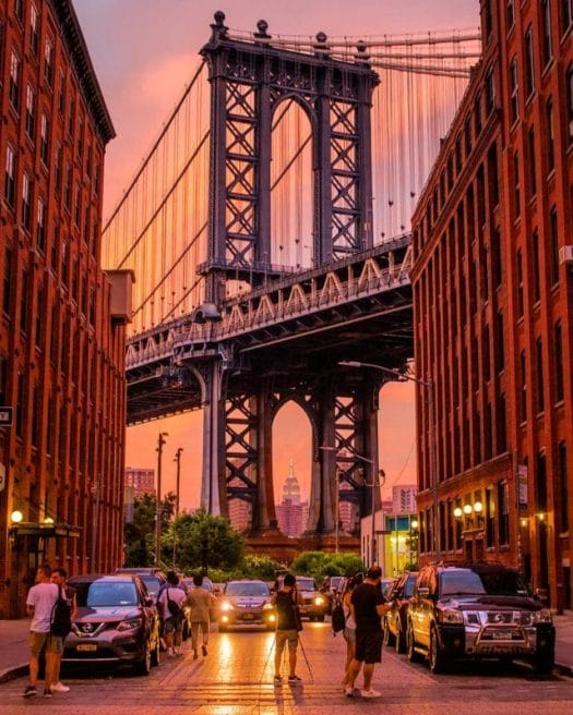 Photo du Manhattan Bridge avec Empire State Building en arrière-plan – @matthewchimeraphotography