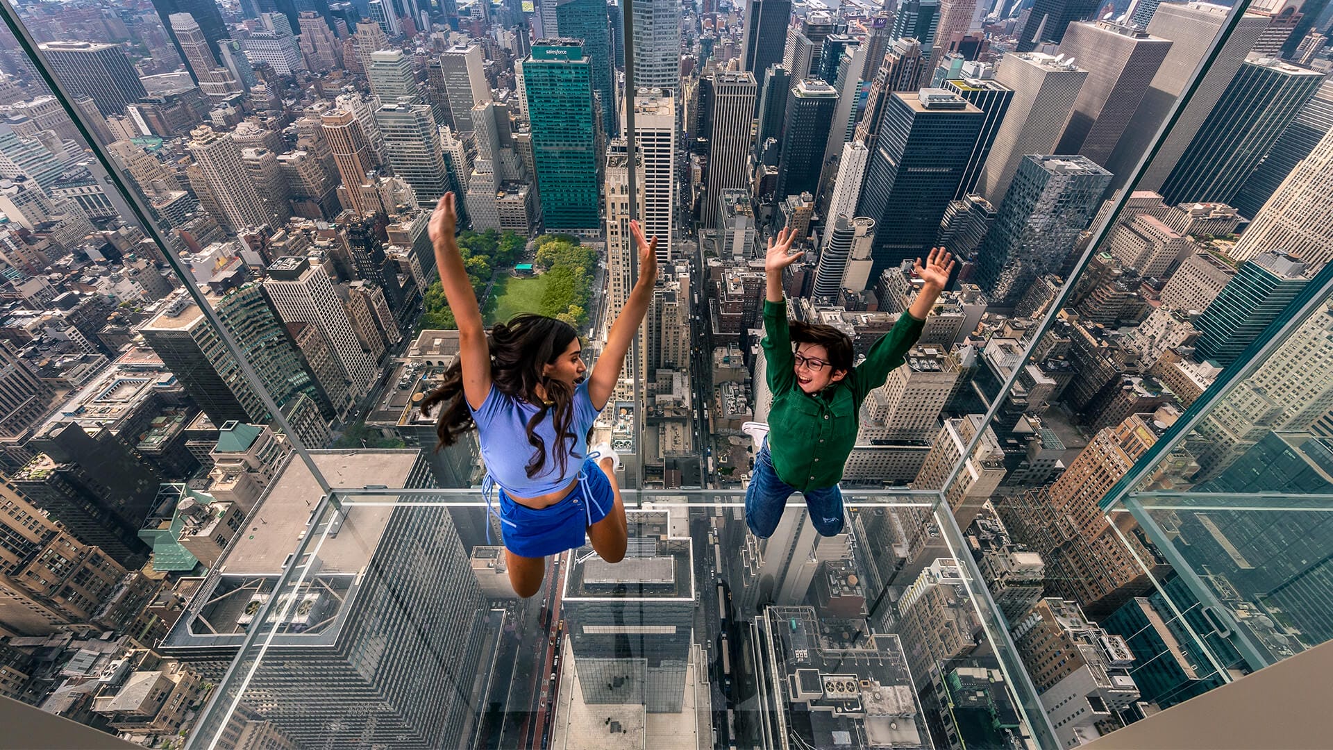 SUMMIT One Vanderbilt - salle miroir AIR avec vue sur le Chrysler Building