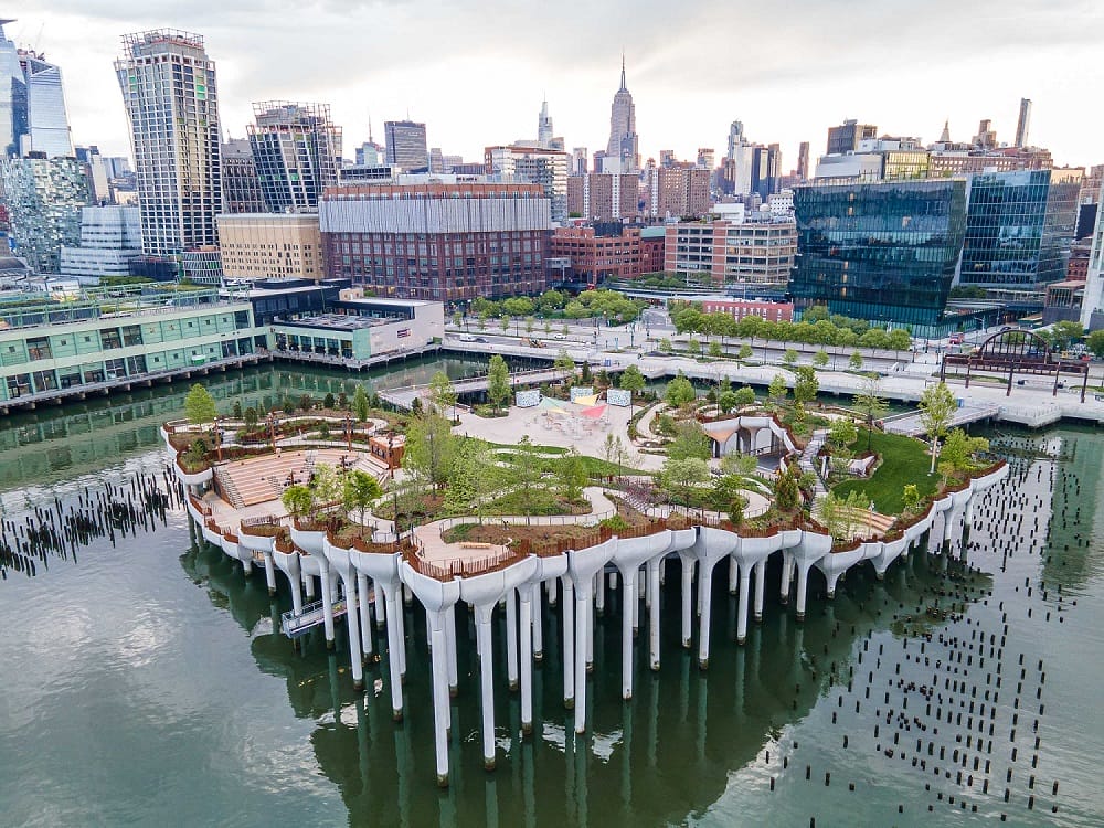 Little Island New York - parc sur pilotis dans l'Hudson River Park