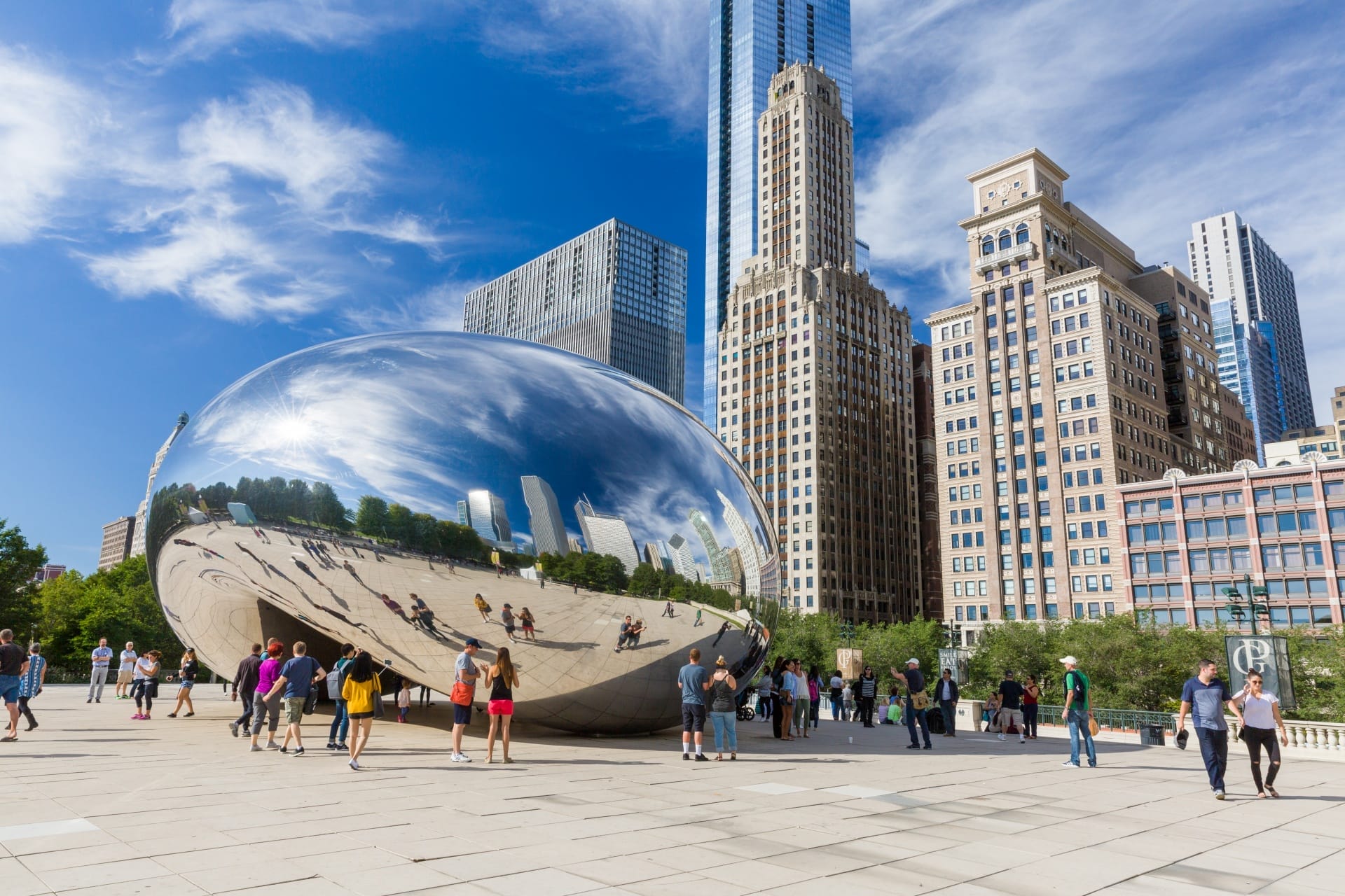 Cloud Gate (« The Bean ») à Millennium Park Chicago, sculpture miroir avec reflets de la skyline
