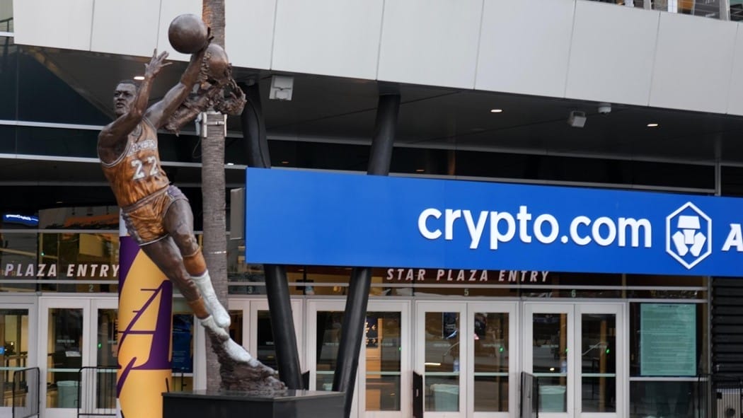 Statue de Elgin Baylor à la Crypto.com Arena