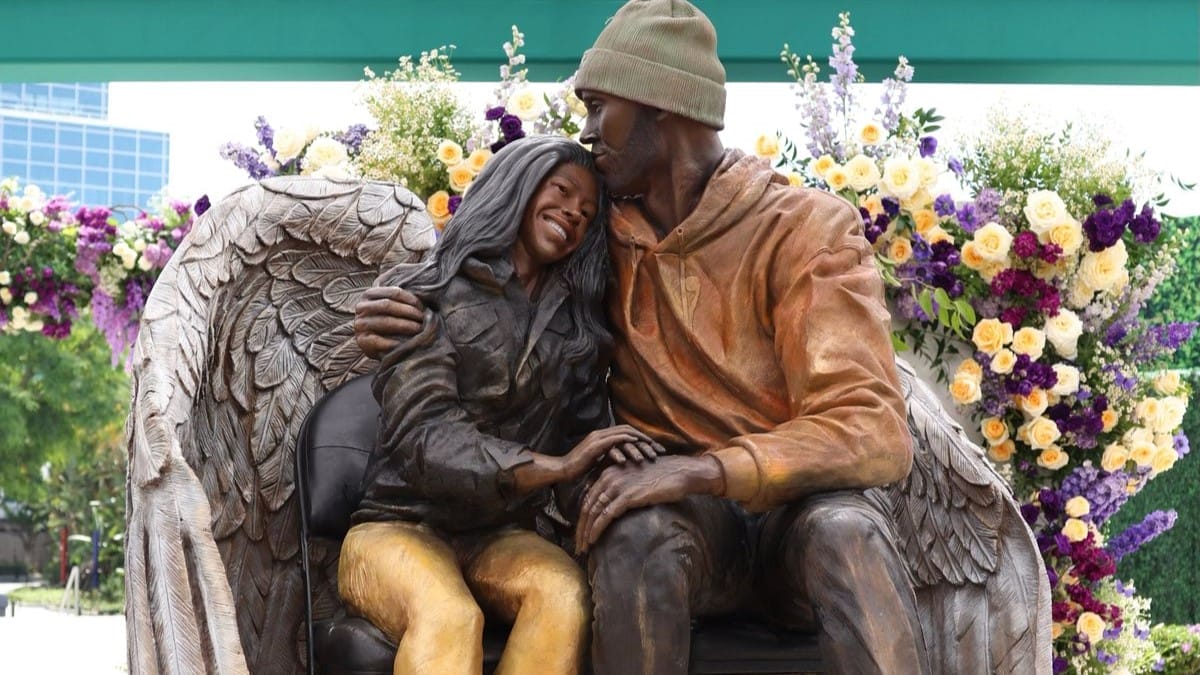 Statue de Kobe et Gianna Bryant à la Crypto.com Arena