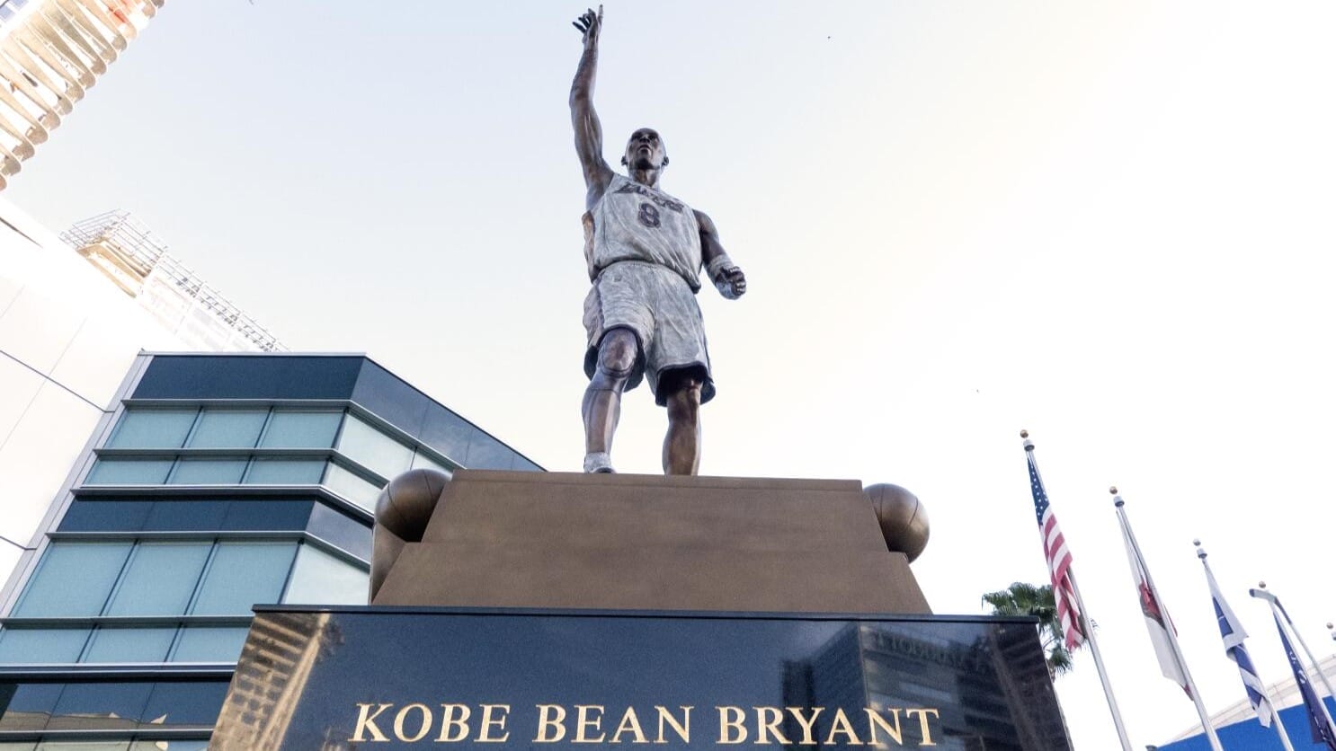 Statue de Kobe Bryant à la Crypto.com Arena