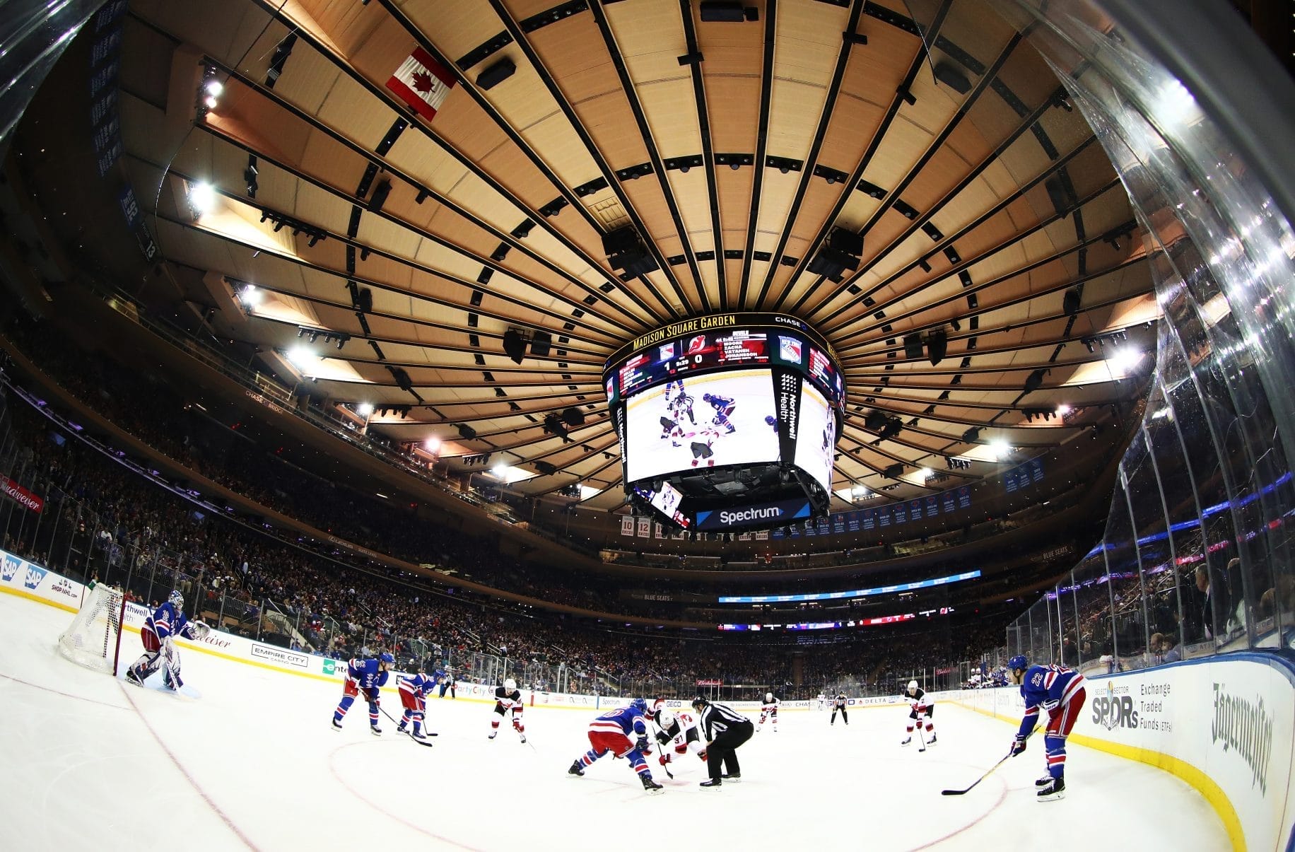 Puesta en juego de los New York Rangers en el Madison Square Garden