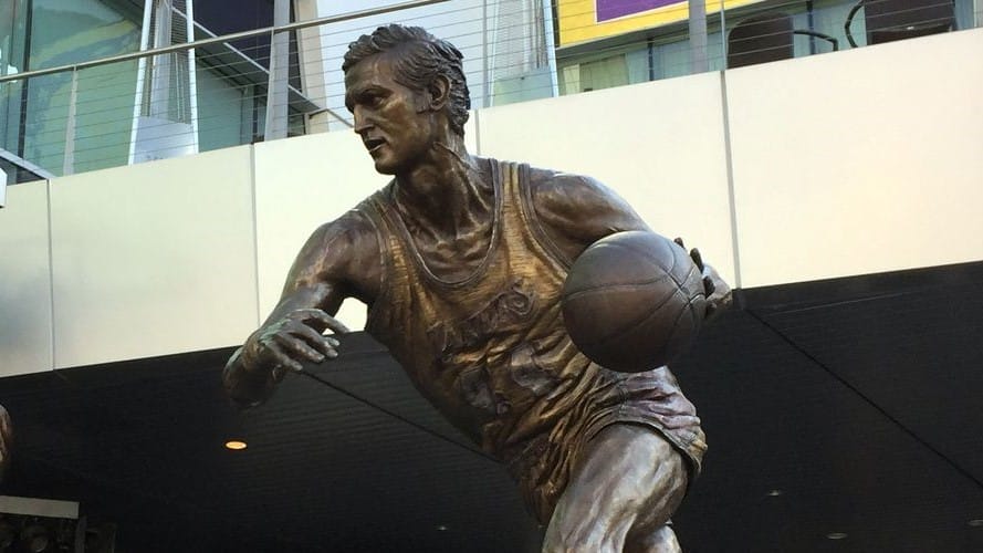Statue de Jerry West à la Crypto.com Arena