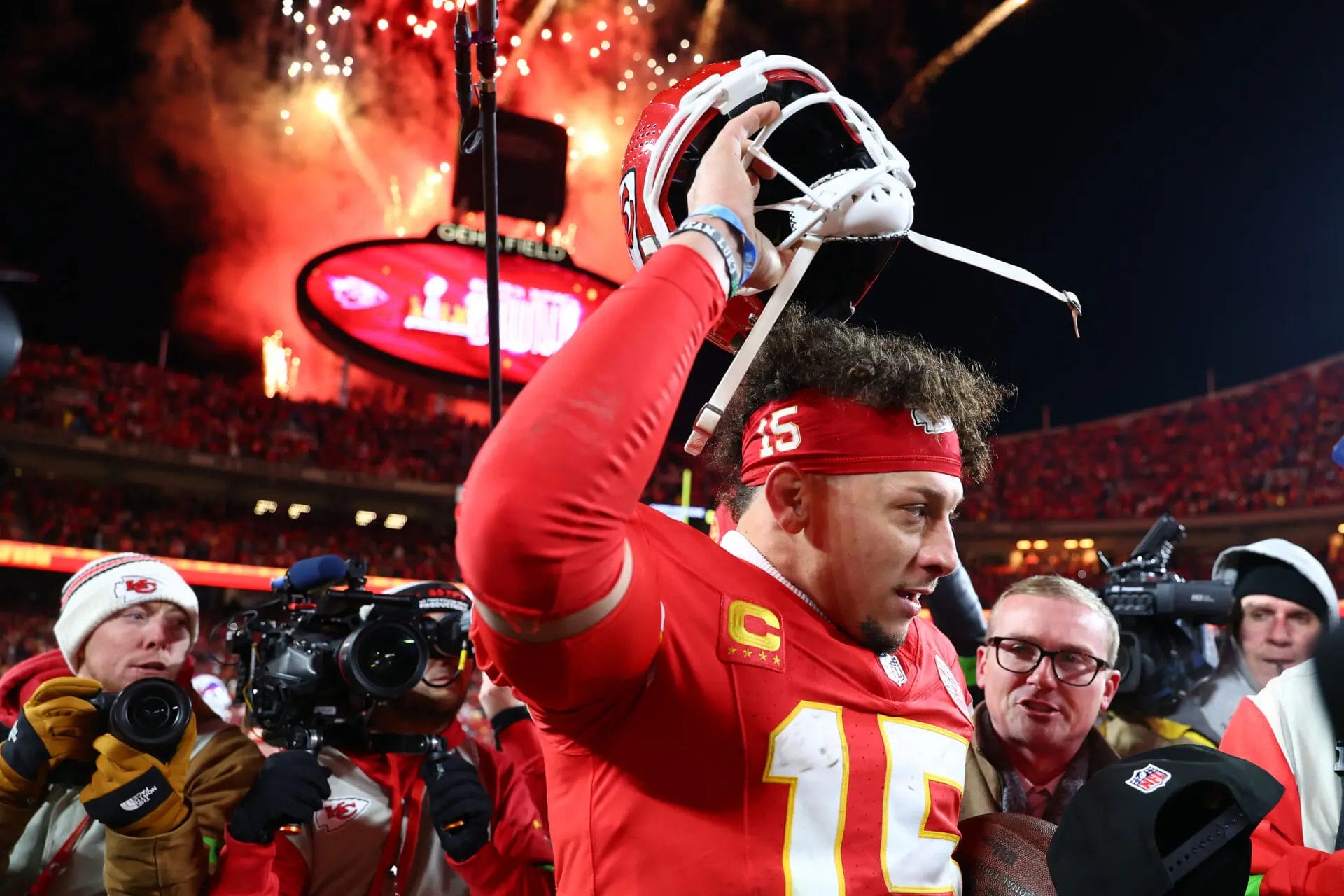 Jugador de los Kansas City Chiefs celebrando una victoria en el Super Bowl