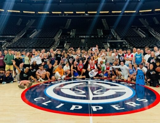 Groupe Trip Double sur le parquet des Clippers après un match NBA