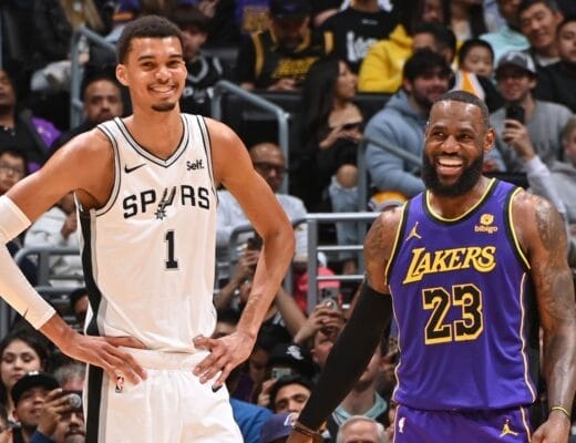 Victor Wembanyama et LeBron James côte à côte pendant un match NBA