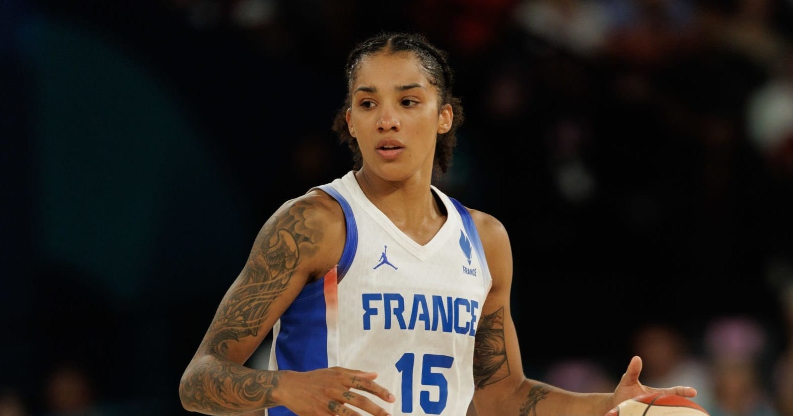 Gabby WIlliams sous le maillot de l'équipe de France lors des JO 2024 à Paris