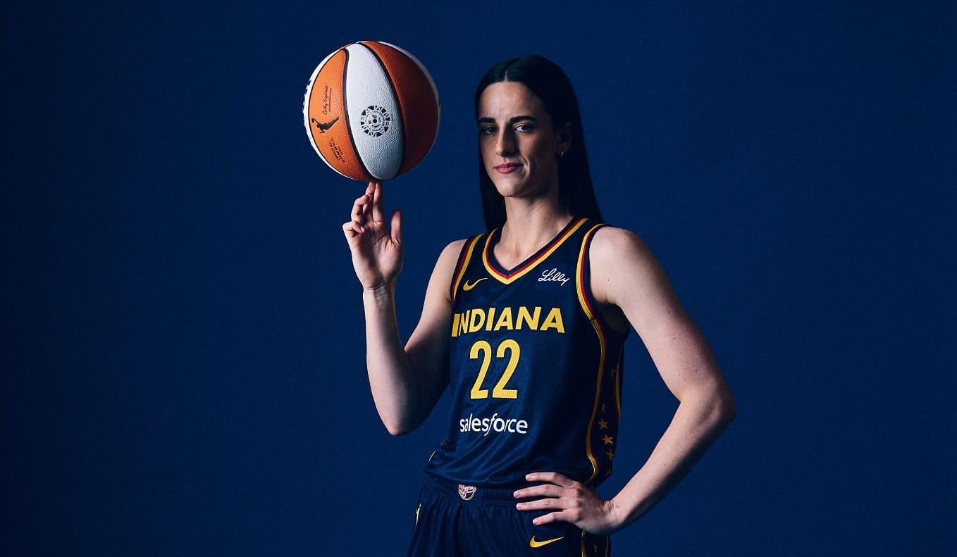 Portrait officiel de Caitlin Clark en tenue du Indiana Fever WNBA 2025