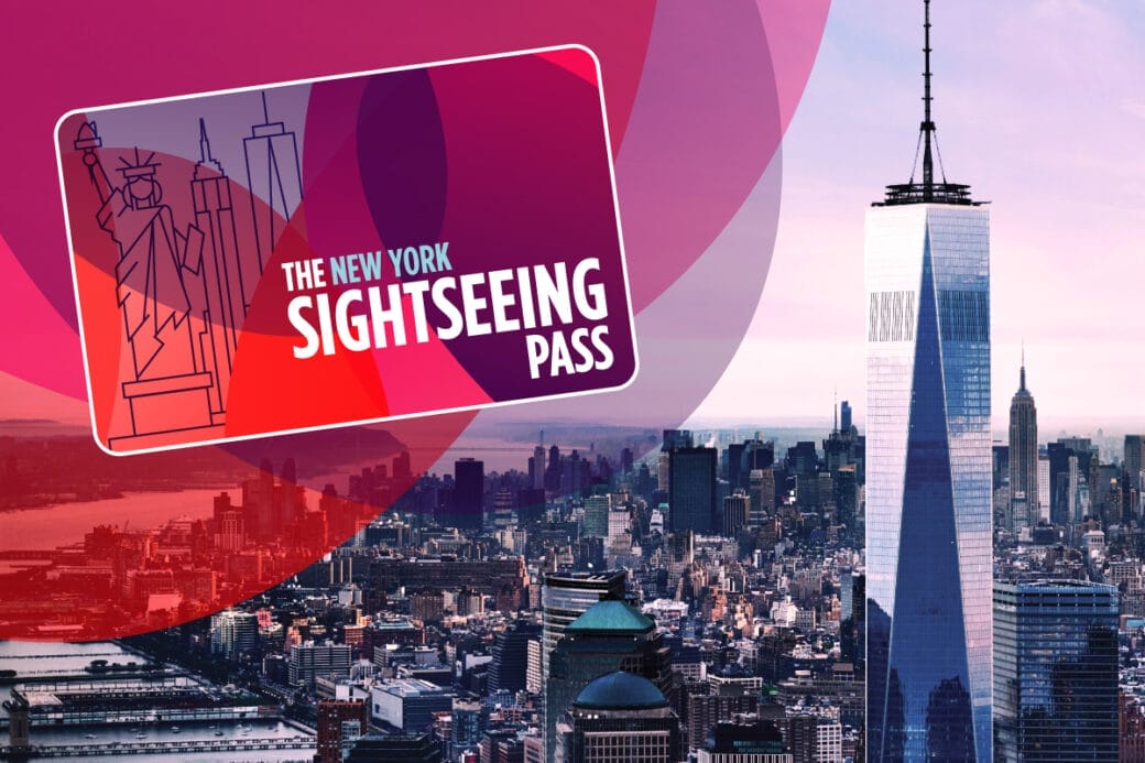 Visuel du New York Sightseeing Pass devant la skyline de Manhattan, illustrant la suspension du service