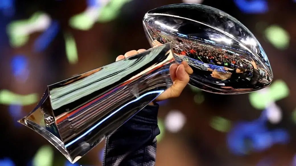 Trophée Vince Lombardi symbole du Super Bowl et du titre de champion NFL