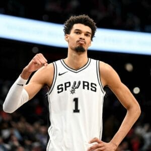Victor Wembanyama en plein match avec les San Antonio Spurs en NBA